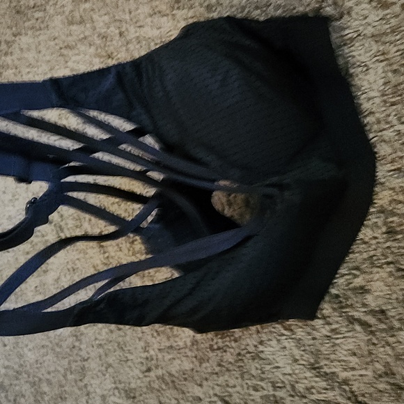 Victoria's Sport Strappy Sports Bra - Picture 5 of 9